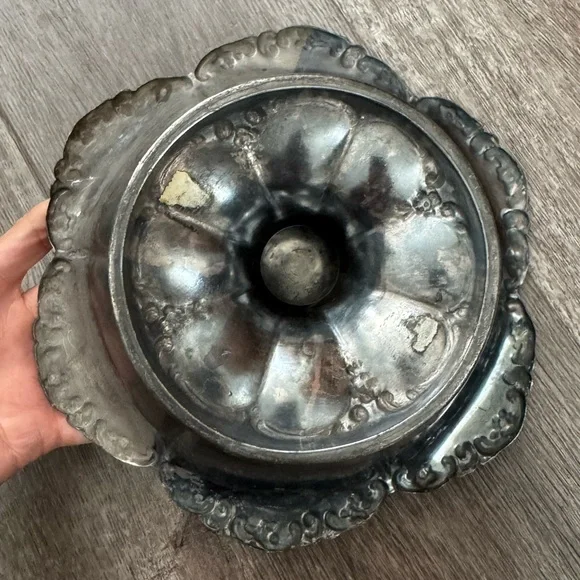 Beautiful antique silver plate floral kitchen bowl/fruit bowl - Picture 7 of 12